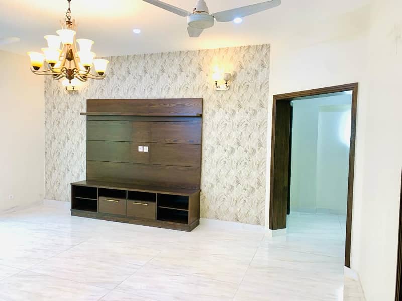 1 kanal modern design house for RENT hot located phase 6 20