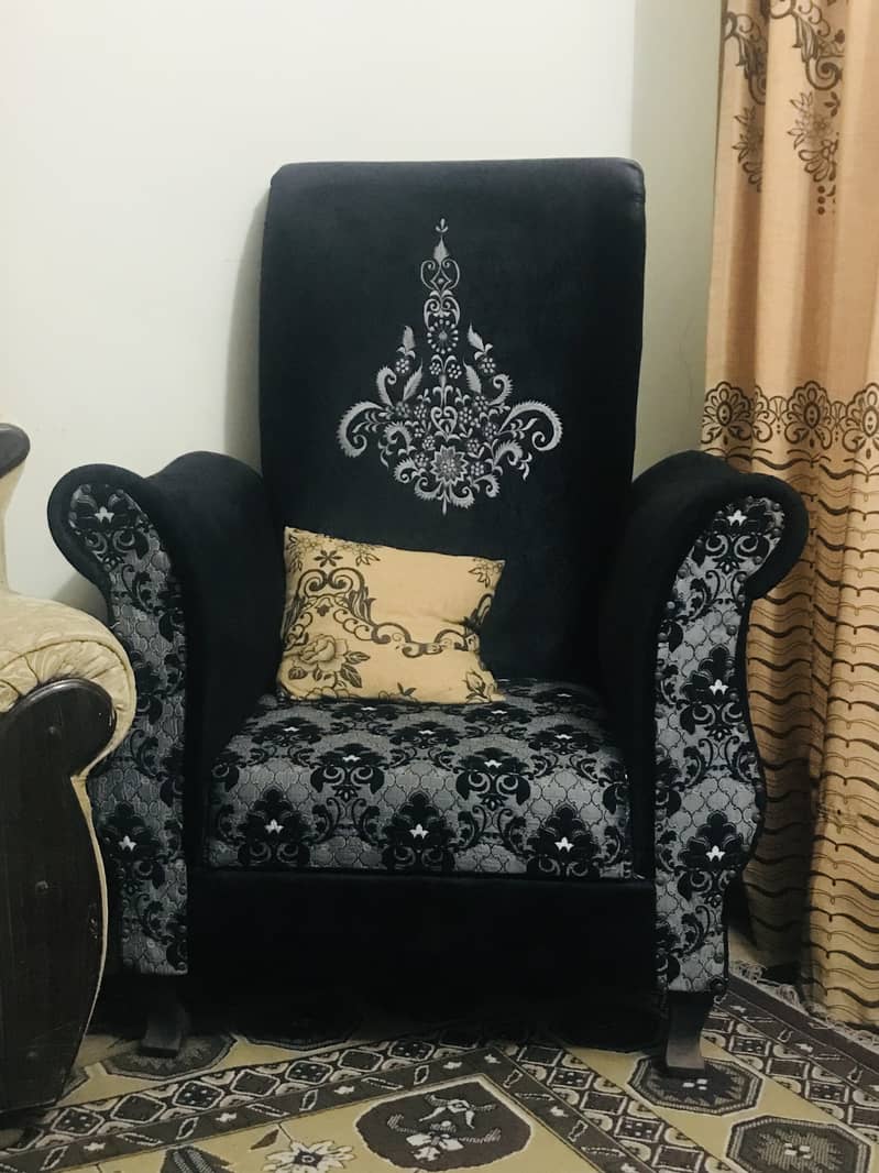 Crown sofa 1