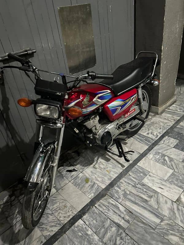 Honda 125 2022 model  10/10 condition    genuine 1