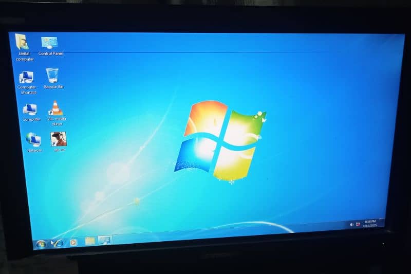 Dubai ka computer hai 4 GB ram Windows 7 touch screen computer 0