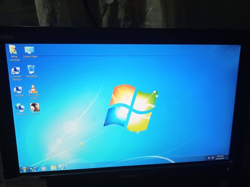 Dubai ka computer hai 4 GB ram Windows 7 touch screen computer 1