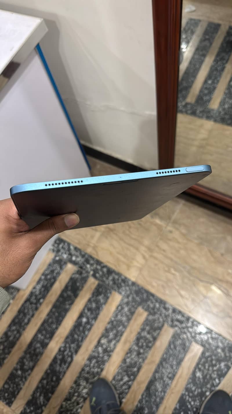 Ipad Air 5 5th Generation in mint condition 2