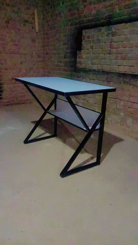 computer table to use computer 0