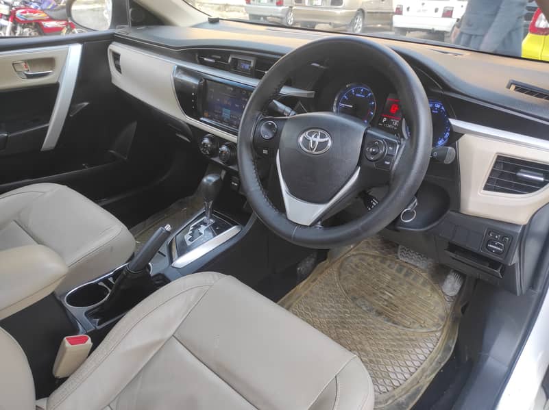 Toyota Corolla Altis Grande CVT-I 1.8 2016 4