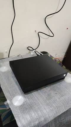 Xbox one x 1TB with one controller