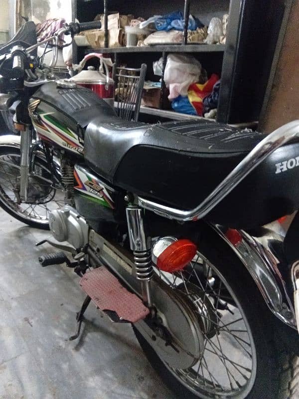 Honda 125 2016 Golden Num 4