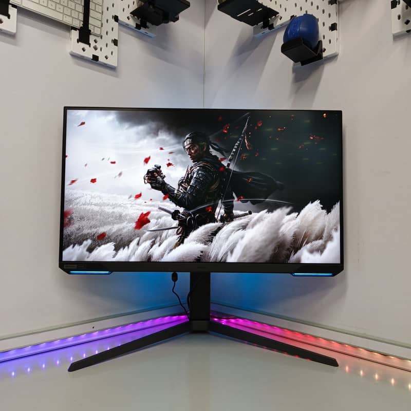 28inch IPS 4K 144Hz HDR Samsung Odyssey G7 Bordereless Gaming Monitor 2