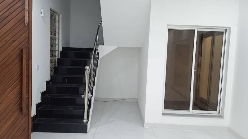 Canal road link Edan valley 5 Marla house duble story for rent 4