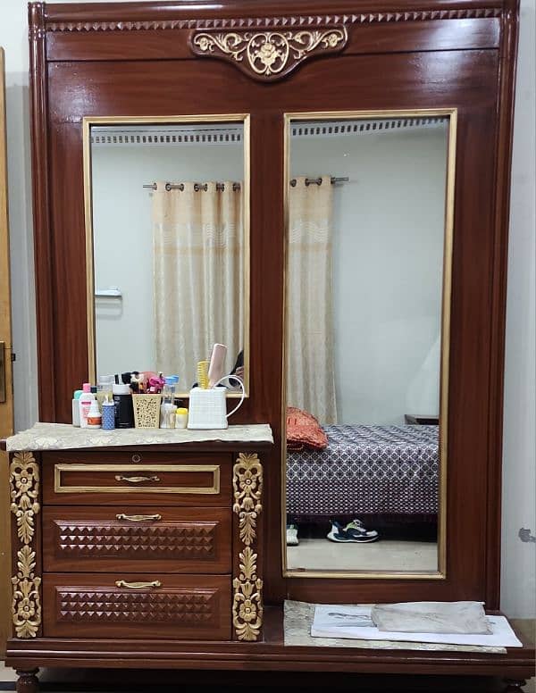 wood dressing table new condition 0