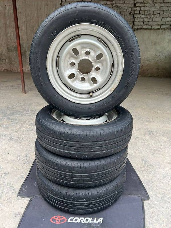 R. 12 tubeless tyres gud condition 0