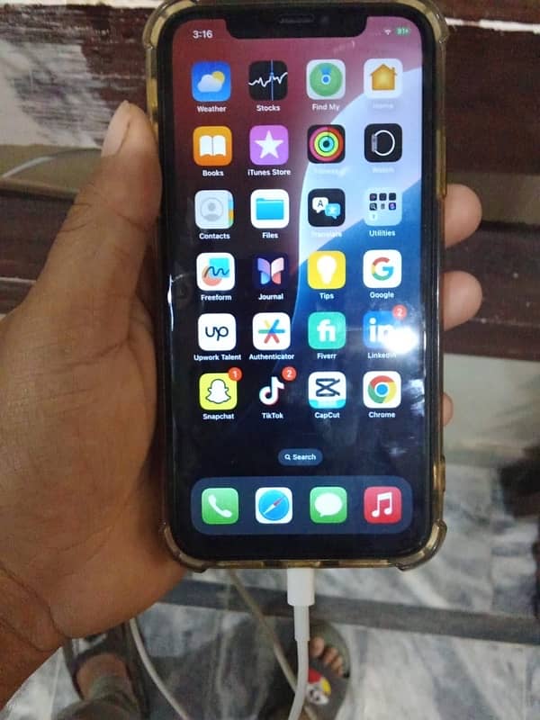 iPhone 11 good condition non pta 0