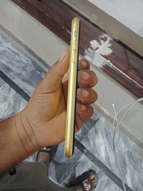 iPhone 11 good condition non pta 4