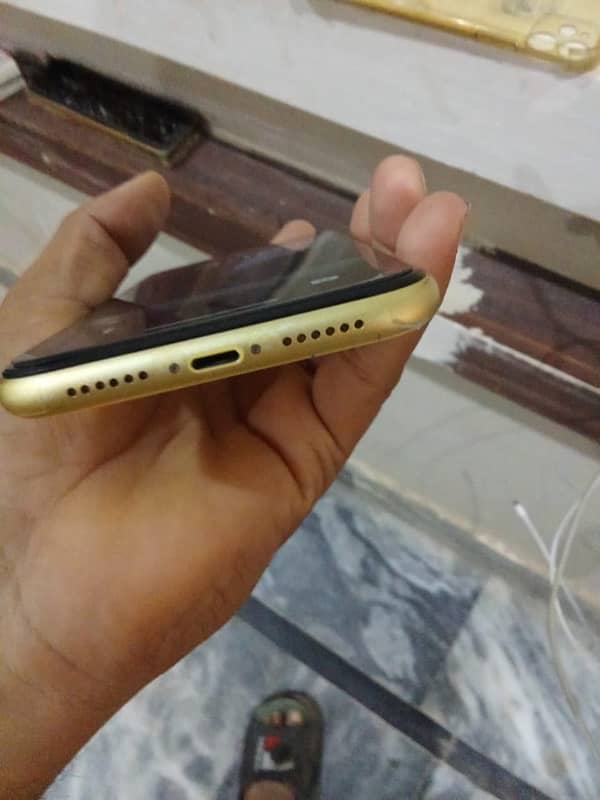 iPhone 11 good condition non pta 5