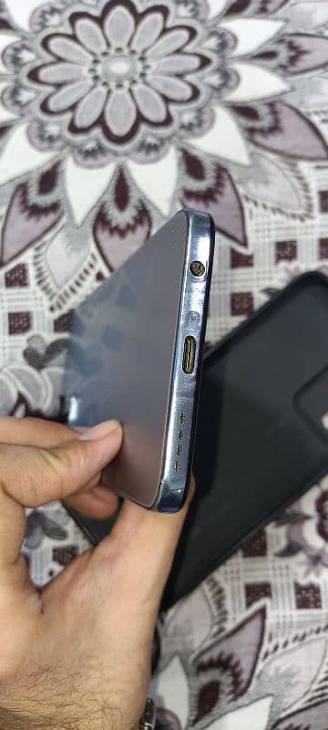 INFINIX ZERO X PRO IN LUSH CONDITION WITH BOX AND CHARGER 2