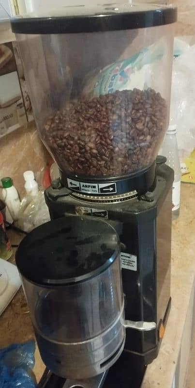 coffee machine. coffee grinder. blantic important 2