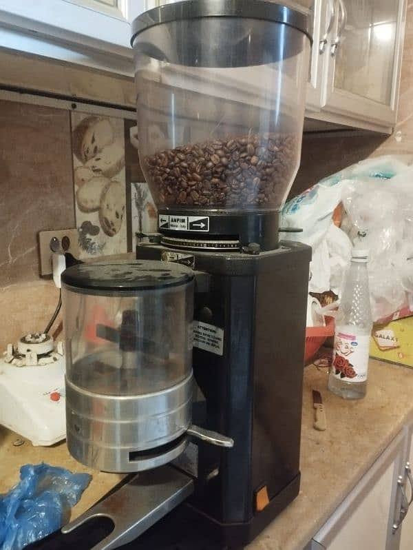 coffee machine. coffee grinder. blantic important 3