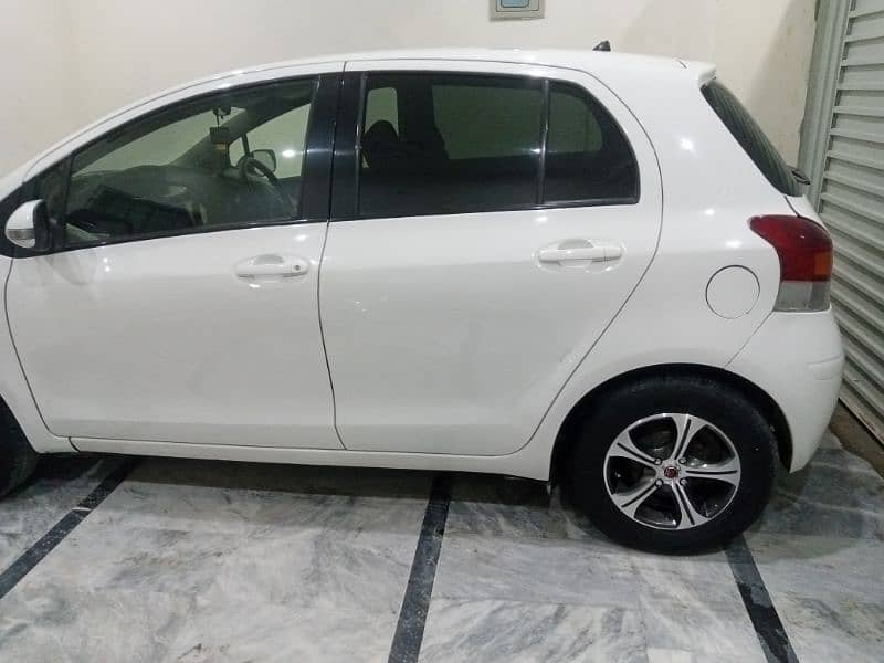 Toyota Vitz 2009 3