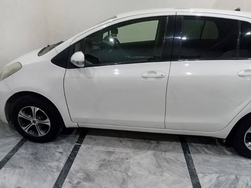 Toyota Vitz 2009 4