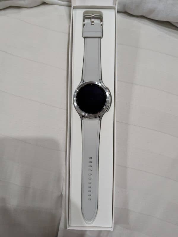 Samsung Galaxy Watch 4 Classic (made in Vietnam) 46mm 1