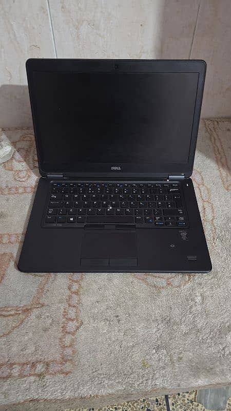 Dell laptop core i7 256GB SSD and 12 RAM Graphic card 2GB 2