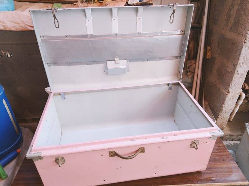 2 Pink and white Trunks storage containers 0