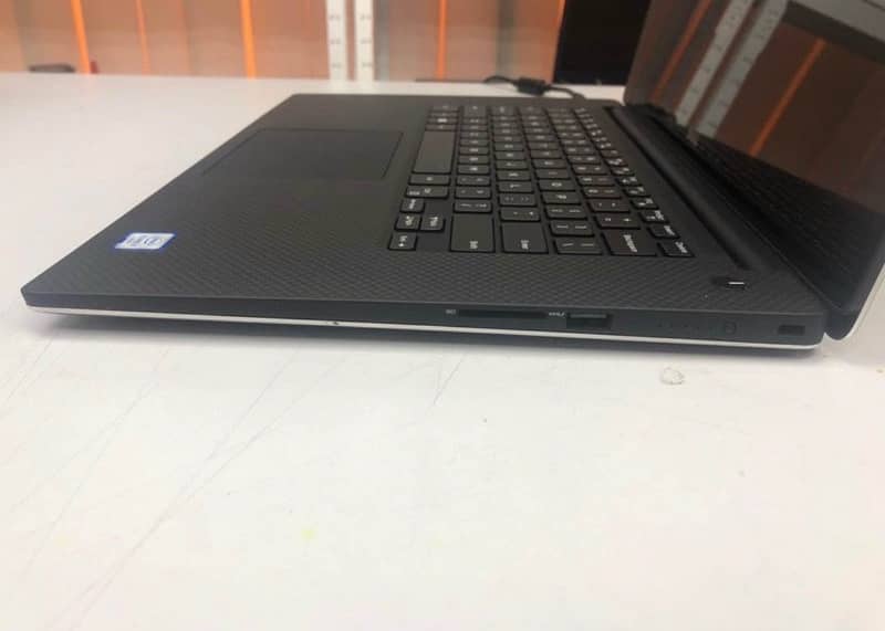 Dell Precision 5530 Core i7-8th 32GB Ram 2