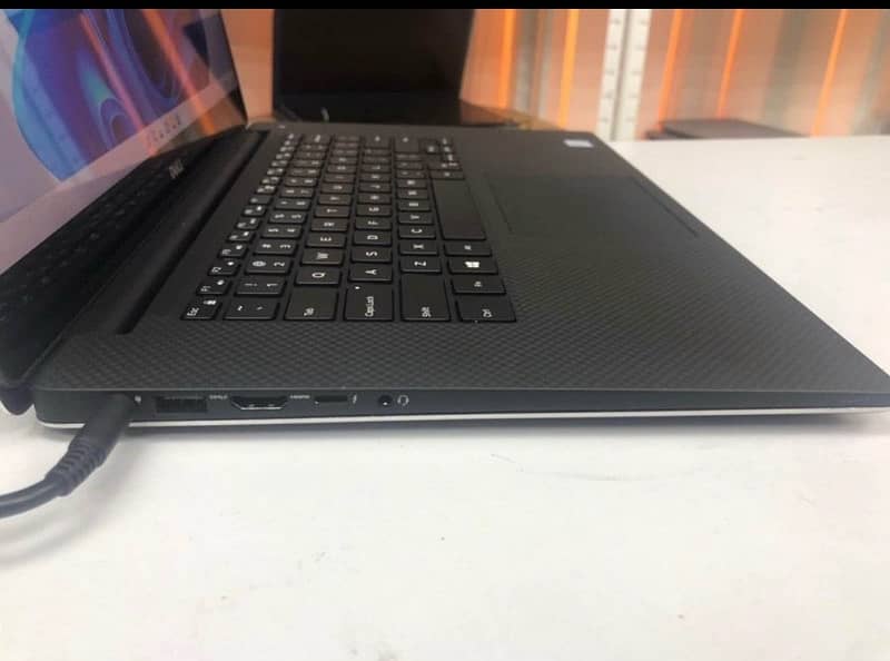 Dell Precision 5530 Core i7-8th 32GB Ram 3