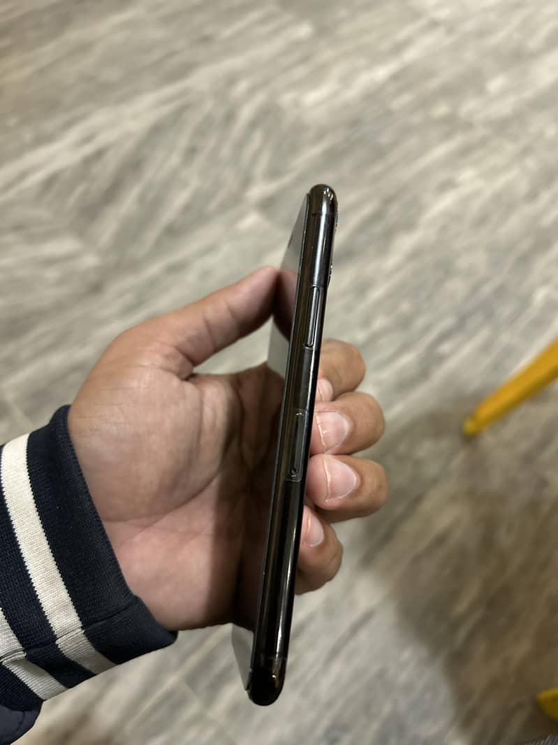 Apple iPhone 11 Pro 2