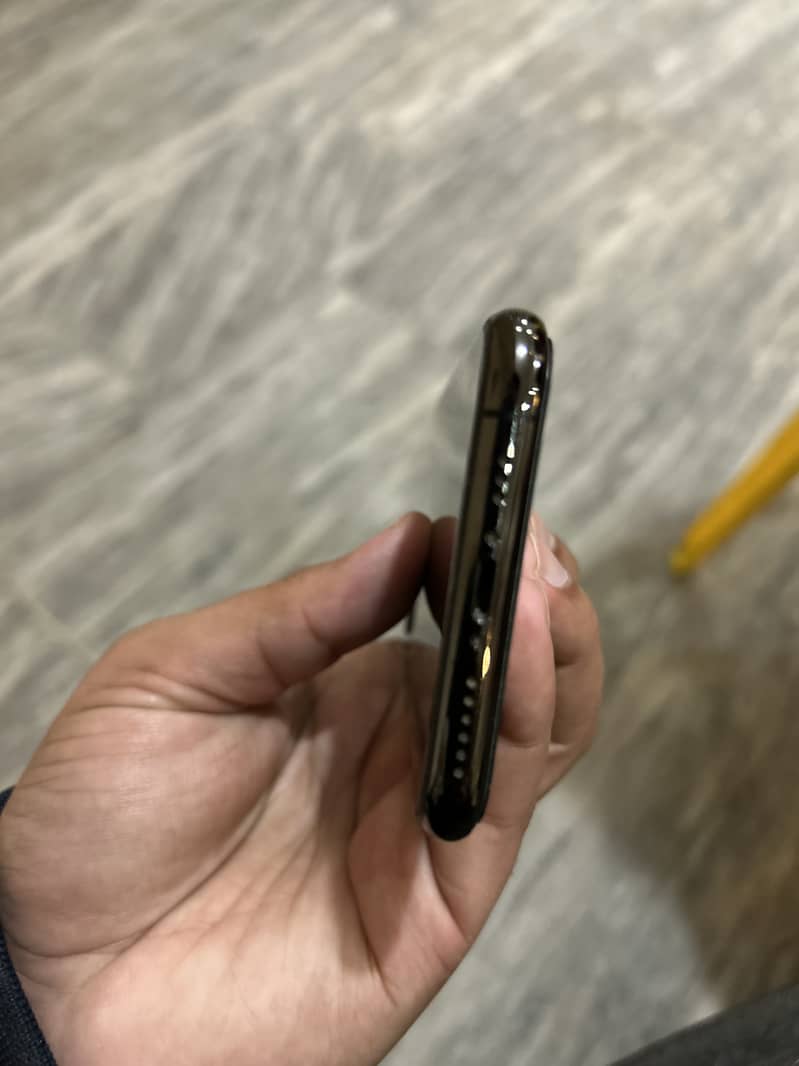 Apple iPhone 11 Pro 6