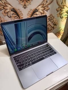 MacBook pro 2018 Model, 13.3"inch (16GB/256GB SSD)