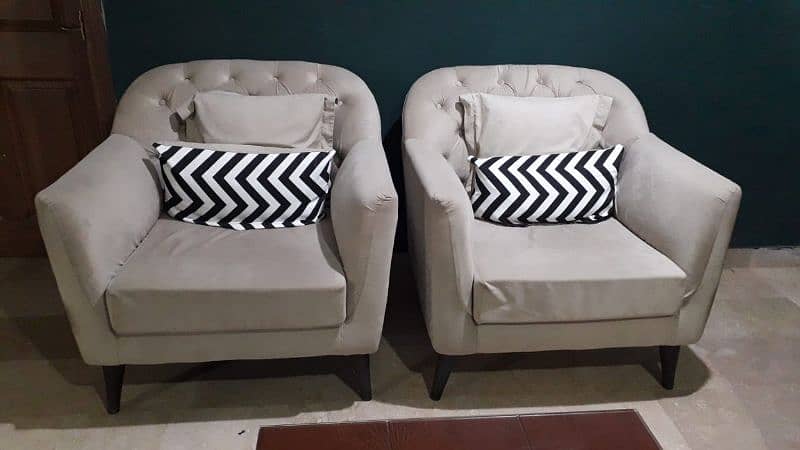 5 Seater Sofa Set. Brand New Condition 6