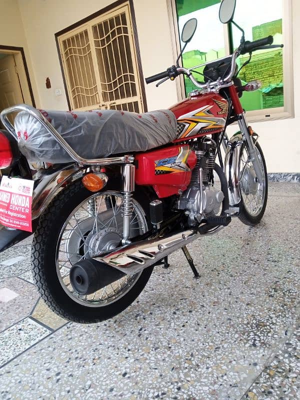 Honda 125 24/25 Model only 900 kilometers use showroom condition 6