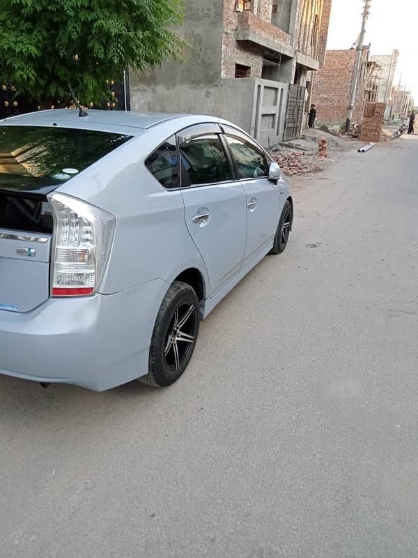 Toyota Prius 2015 4