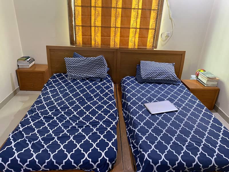 2 single beds with 2 side tables 0