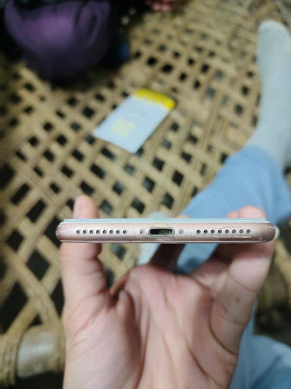 iPhone 8 plus JV condition 10 by 10 fingerprint normal scratches 1