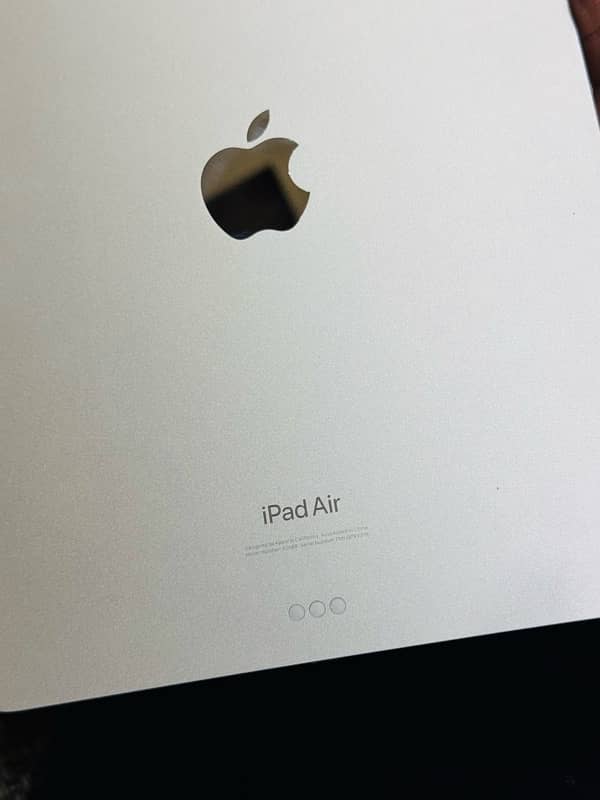 iPad Air 5 M1 64GB (Under Warranty) 1