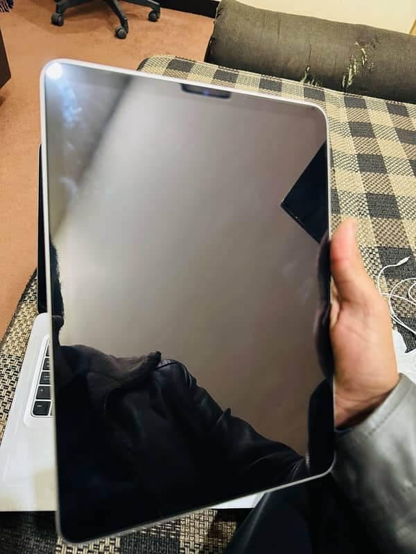 iPad Air 5 M1 64GB (Under Warranty) 11