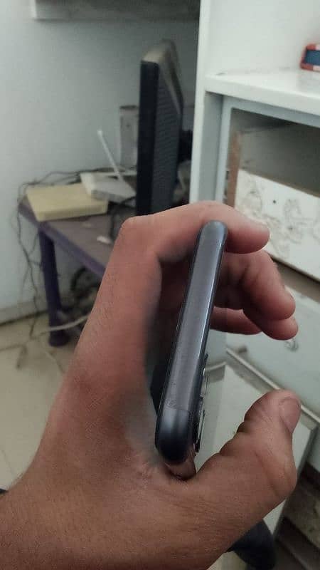 IPHONE 11 NON PTA 2