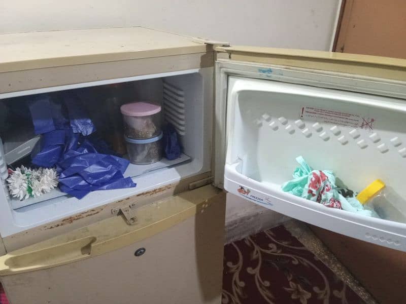 fridge for sell  all work small fridge 1