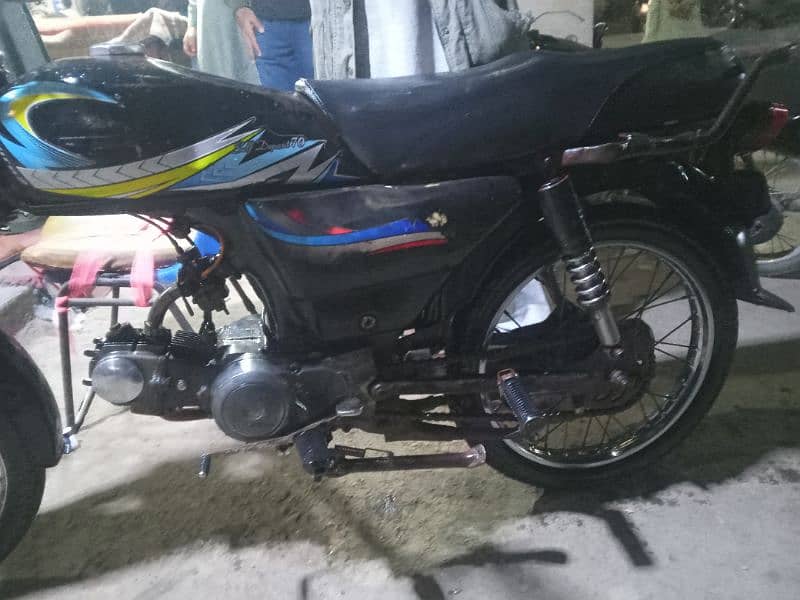 racer bike saf sutri genuine condition karak ha chalny ma mashallah 1