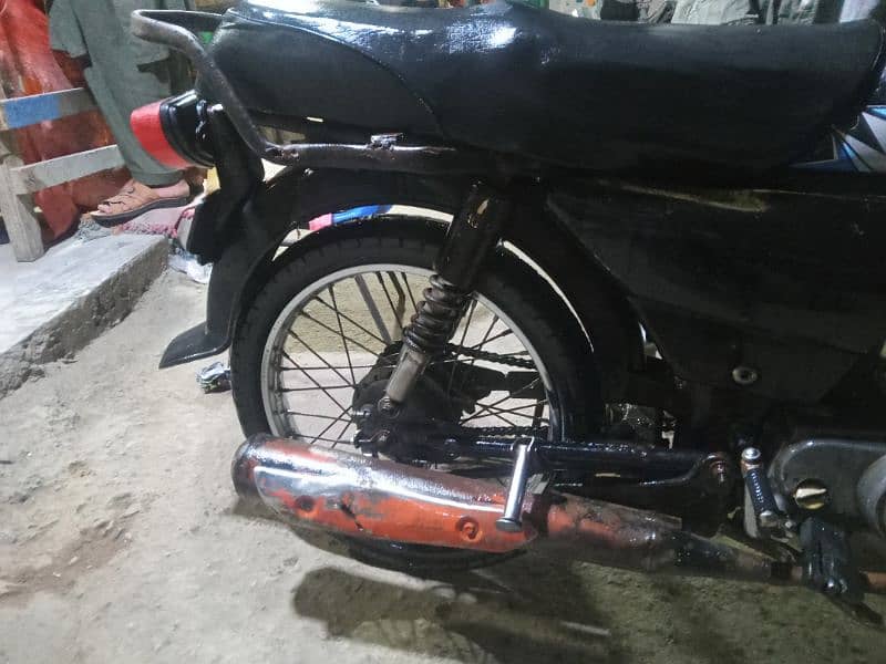 racer bike saf sutri genuine condition karak ha chalny ma mashallah 13