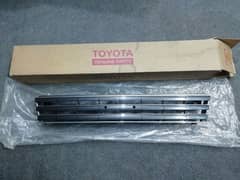 TOYOTA COROLLA AND SPRINTER 1987-91 GENUINE FRONT GRILLE