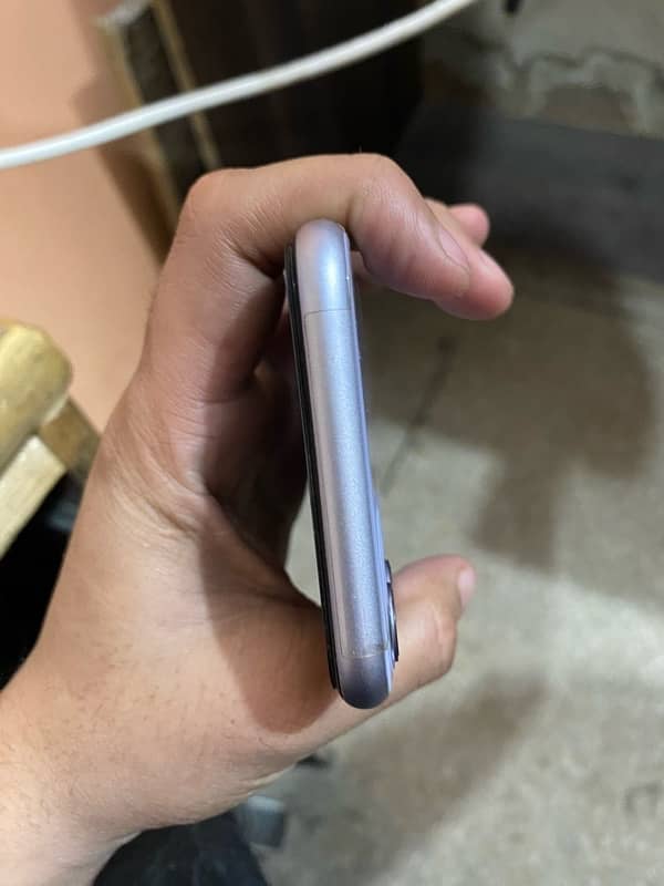 Iphone 11  jv,  64Gb 4