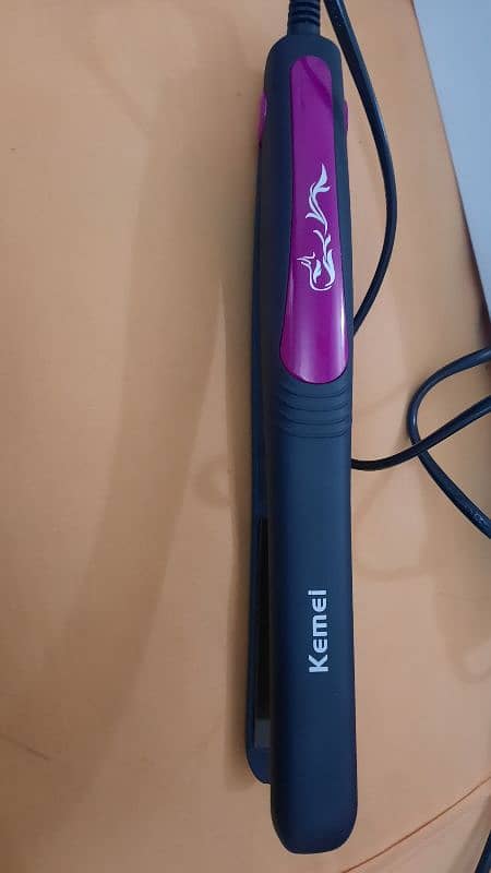 Kemei Hair Straightener 1