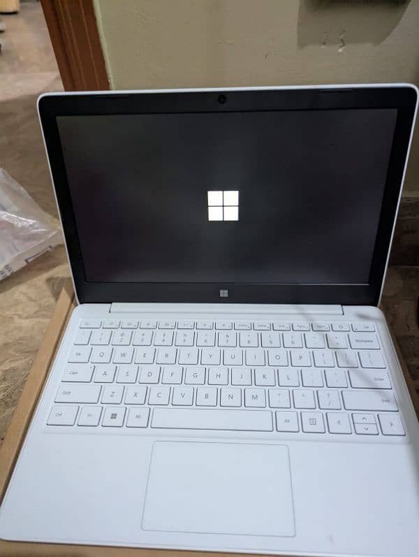 Microsoft Surface Laptop SE 1