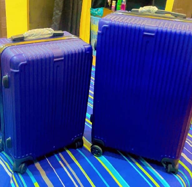 pair of 2 luggage bags 1