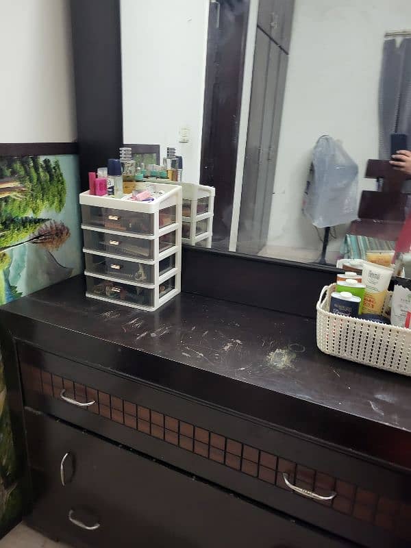 Dressing table available 1