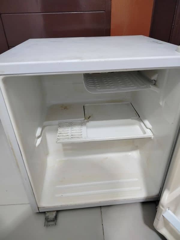 LG Single Door Room Fridge Working 6