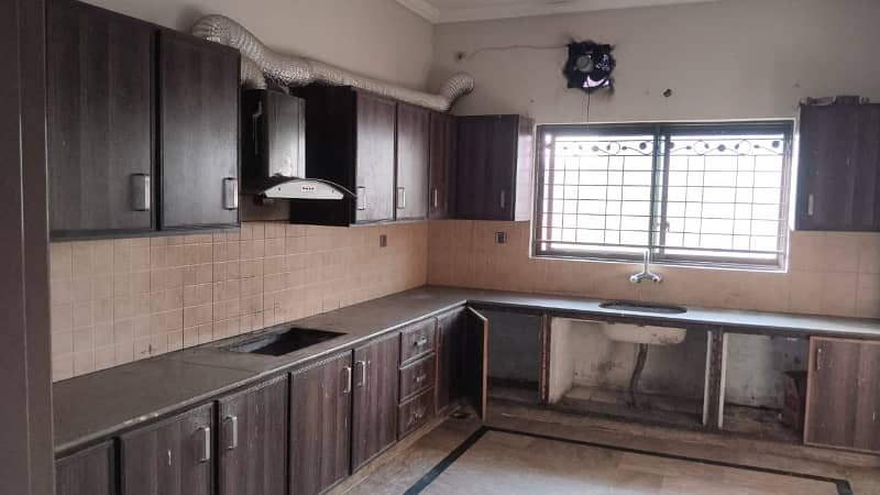 1 kanal independent House available for rent 1