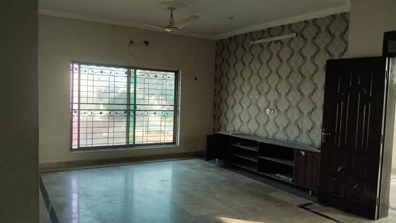 1 kanal independent House available for rent 8